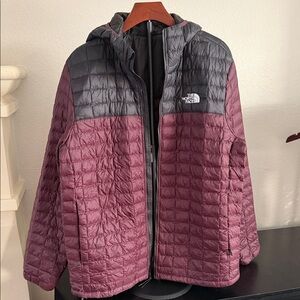 The North Face Two-Tone Thermoball  Quilted Hooded Jacket Burgundy & Black